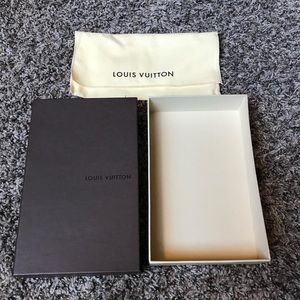 LV wallet box